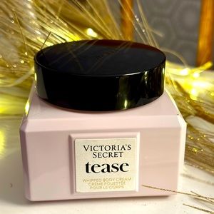 VS Tease body cream.